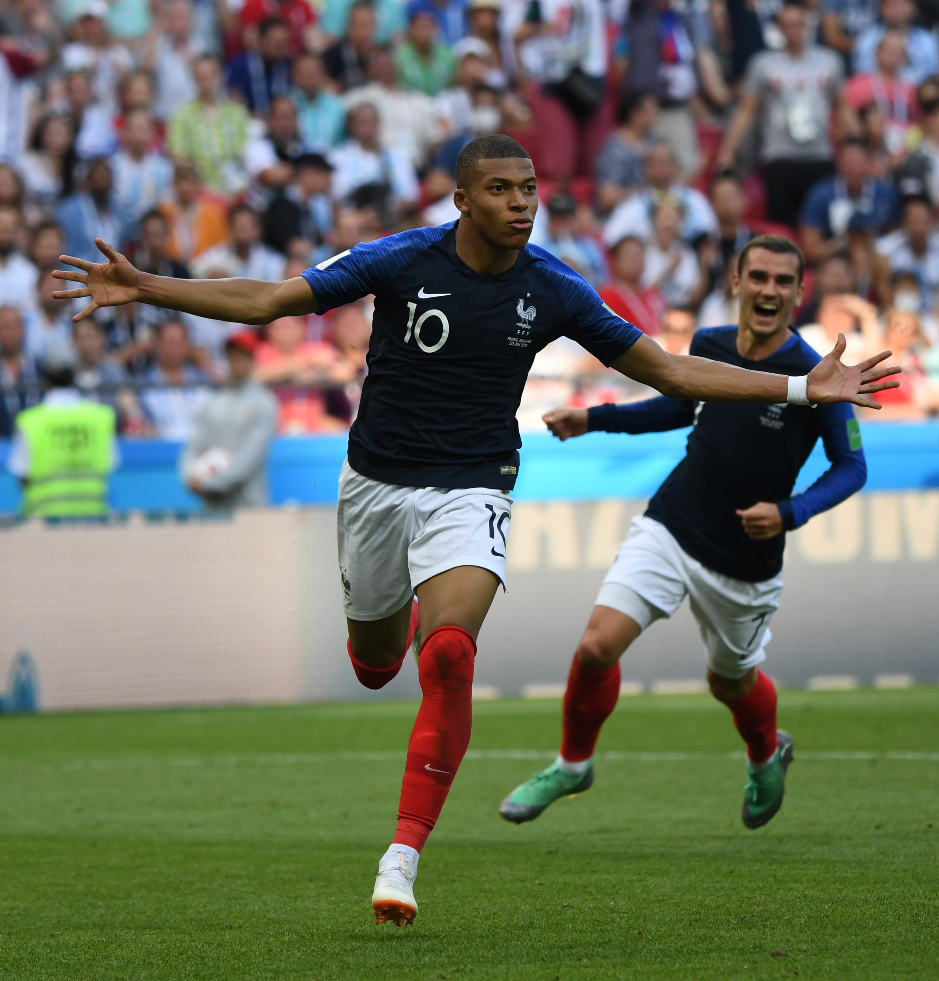 杨瀚森上5分钟送2分1板1助1帽 后三节枯坐板凳（杨瀚森仅打5分钟拿下2分1板1助1帽 后三节未再出场）