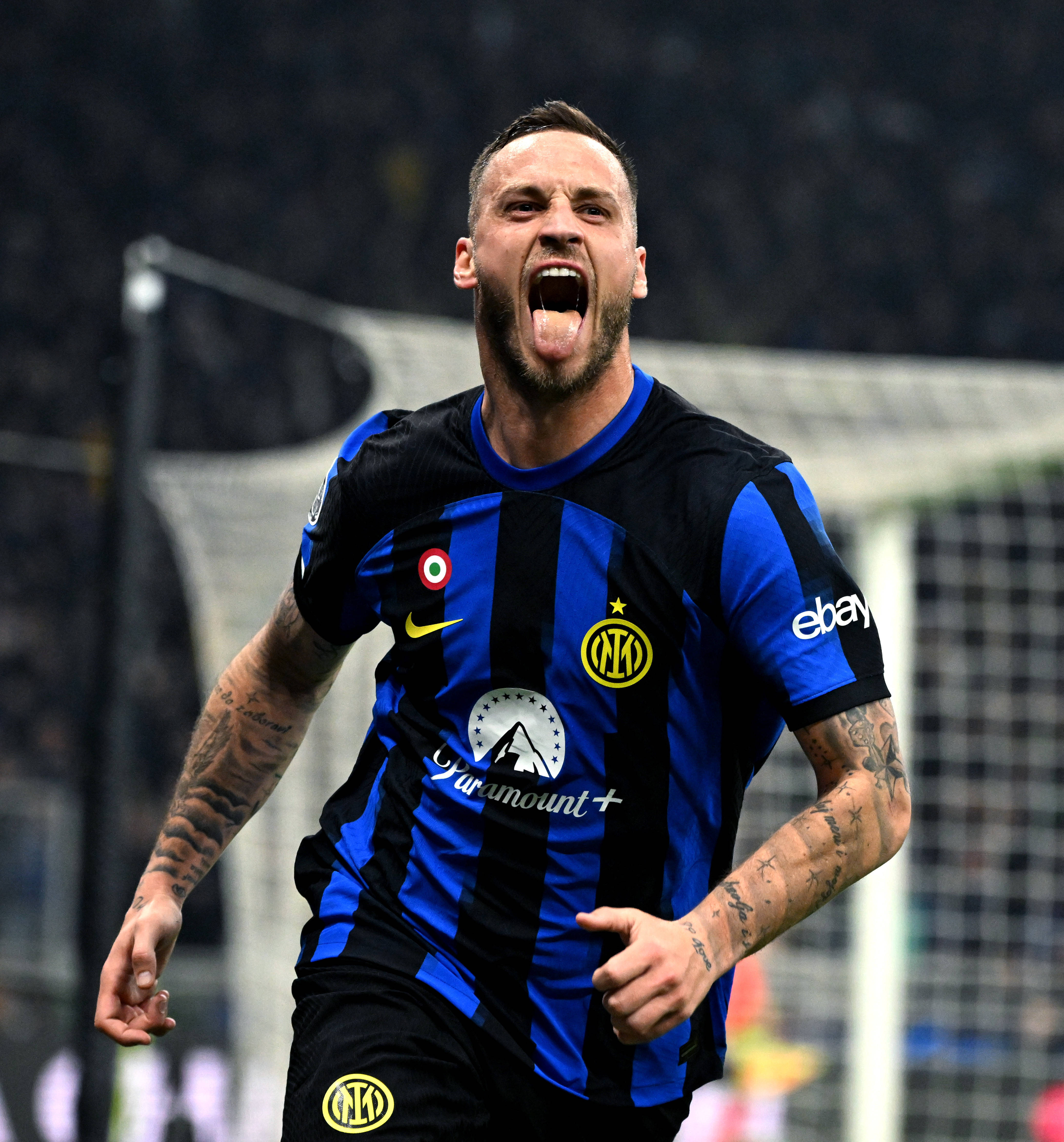 FM26逆天Bug，外场球员“闪现”至门前挡出对方主罚的点球（FM26离谱Bug：非门将球员瞬移至门前封堵对手点球）