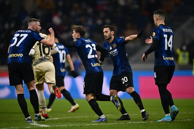 才华横溢，法国国脚谢尔基vs多特蒙德个人集锦（天赋尽显：法国国脚谢尔基对阵多特蒙德个人高光集锦）