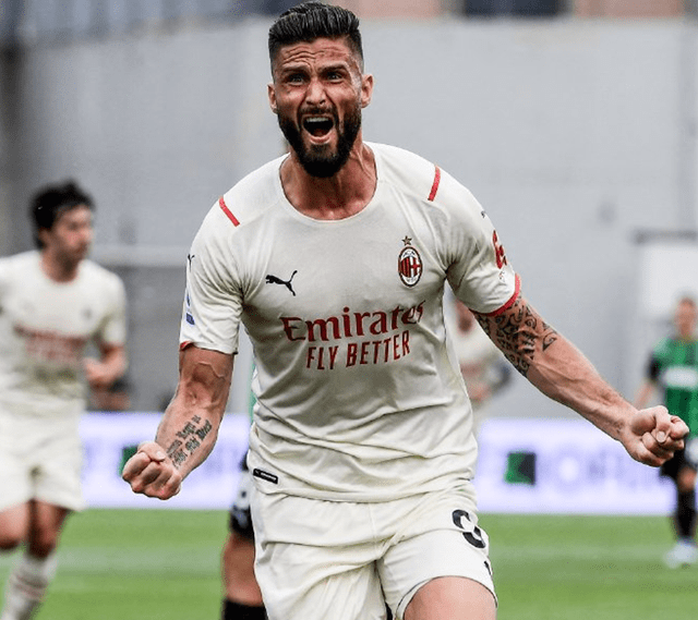 跟队：麦迪逊赛后拄拐穿过混合采访区，神情十分沮丧（随队报道：麦迪逊赛后拄拐经过混采区，神情低落）