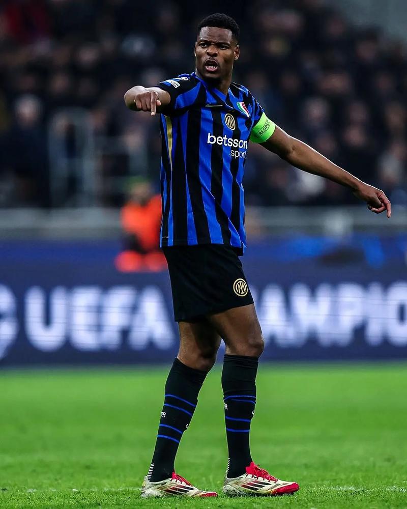 德甲半场：特雷破门，佩奇诺维奇扳平，沃尔夫斯堡1-1弗赖堡（德甲半场战报：特雷先拔头筹，佩奇诺维奇扳平，沃尔夫斯堡1-1弗赖堡）