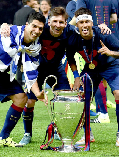 传闻：曼联、罗马和斯图加特也在关注18岁昂热前锋谢里夫（据称曼联、罗马与斯图加特正关注18岁昂热前锋谢里夫）