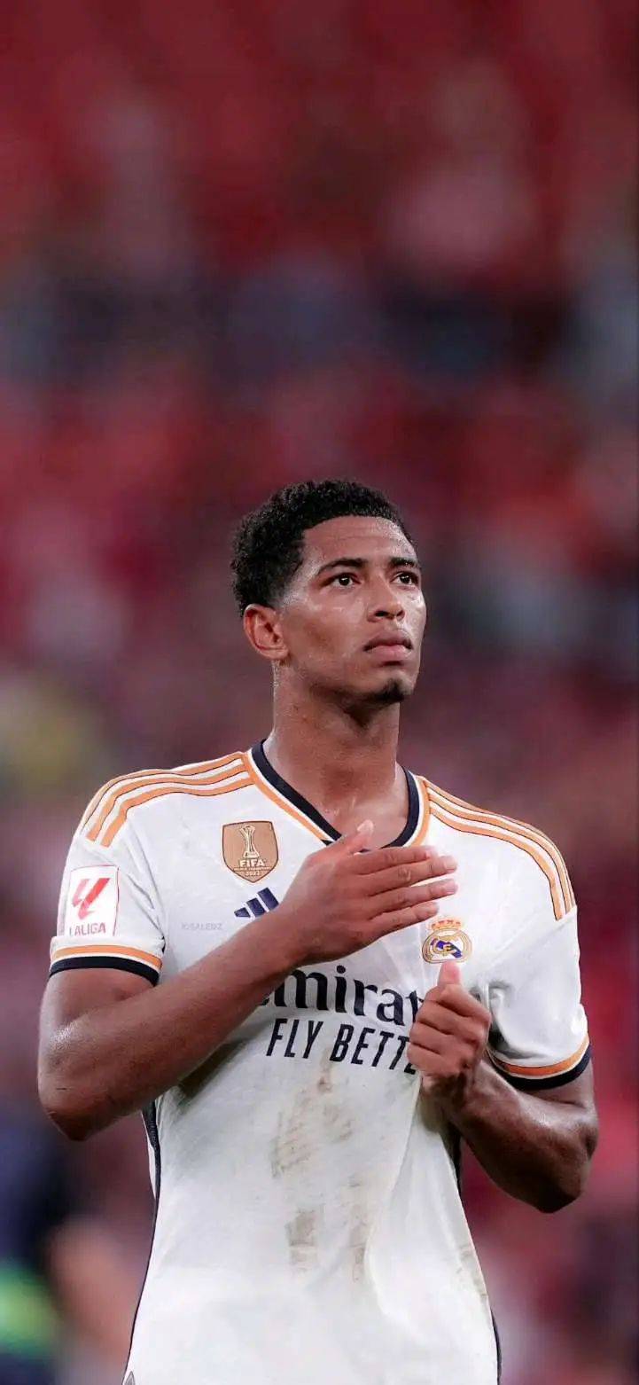 狼队防线改善主场迎战曼联，英超对决比分或1-1、2-2（防线回暖的狼队主场迎曼联，英超大战或以1-1或2-2收场）