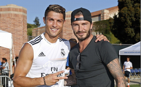 欧洲杯小组赛赛程公布，强队对决引关注（欧洲杯小组赛赛程出炉，豪门碰撞成焦点）