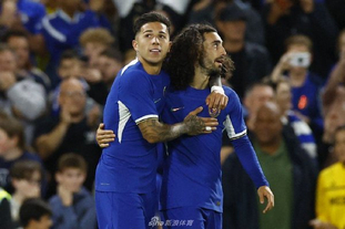 佩林：斯帕莱蒂正努力在技术层面带来新的概念，他非常细致（佩林：斯帕莱蒂致力于在技战术层面引入新理念，且极为细致）