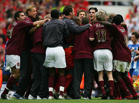 巴媒：奥斯卡近期饱受伤病困扰，他正考虑与圣保罗解约并退役（巴西媒体：奥斯卡近来伤病缠身，正考虑与圣保罗解约并选择退役）