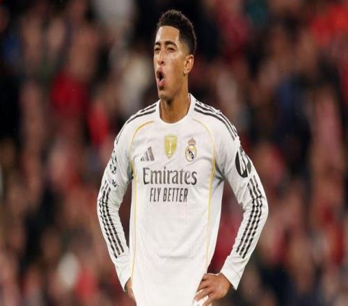 伤愈回归，三笘薰重返球场进行单独训练（三笘薰伤愈复出 重返球场展开个人训练）