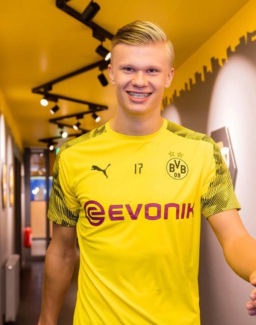 上海U20男足球员：感谢徐根宝指导，81岁高龄还尽力陪伴我们