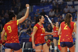 皇马TV抨击裁判：不管皇马踢得好不好，现实是裁判在给皇马使绊子（皇马电视台怒批裁判：无论皇马表现如何，裁判都在针对皇马）