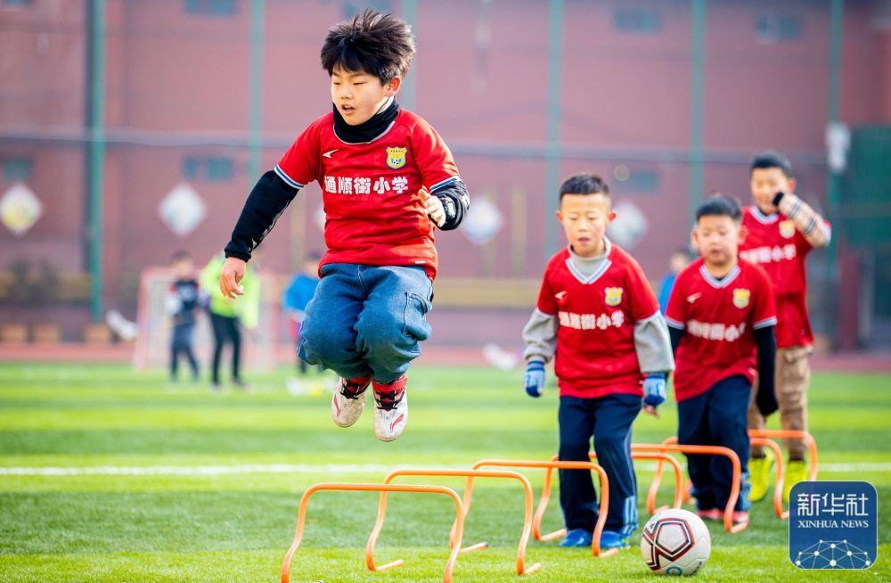 郜林&杨旭&荣昊：我们都离不开足球，希望未来孩子越来越好（郜林、杨旭、荣昊：心系足球，盼孩子未来更好）