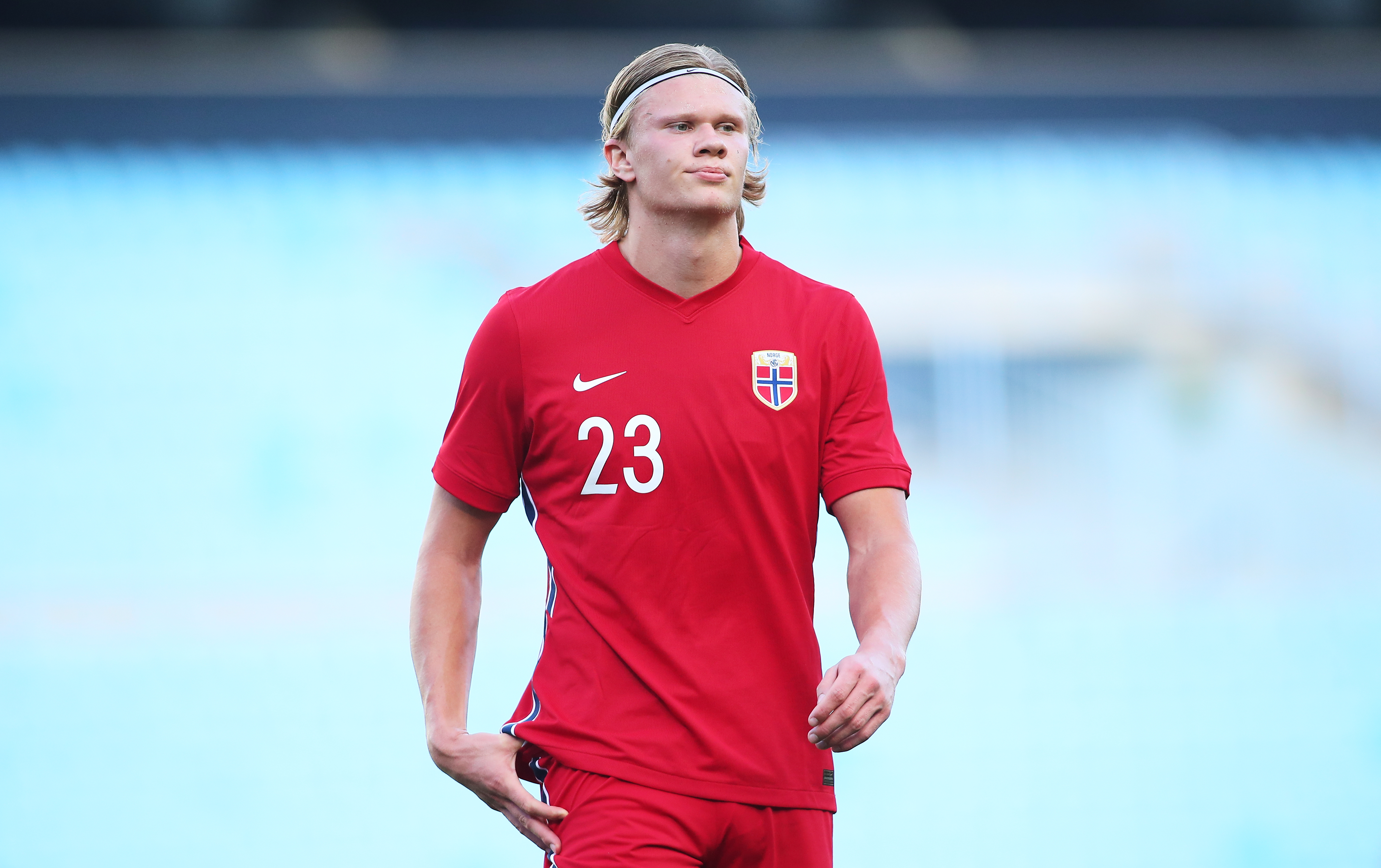 图片报：皇萨仁等豪门都在争夺16岁艾希霍恩，赫塔想和他续约（德媒《图片报》：皇马巴萨拜仁等豪门竞逐16岁新星艾希霍恩，赫塔力争续约）