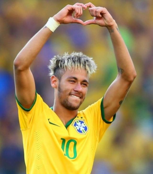 劳塔罗国米生涯欧冠62次出场并列队史第二，仅次于萨内蒂（劳塔罗欧冠为国米出场62次，队史并列第二，仅逊萨内蒂）