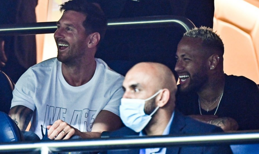 17岁273天联赛单场传射，拜仁小将卡尔超越同期姆巴佩和亚马尔（17岁273天完成联赛传射，拜仁新星卡尔压过同时期姆巴佩、亚马尔）