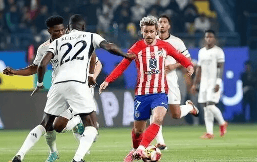 迷你罗助葡萄牙U16夺冠，乔治娜和C罗母亲现场见证