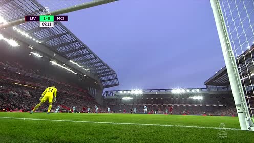 足球西甲榜首易主，冠军形势再变（西甲榜首更迭，冠军悬念再起）